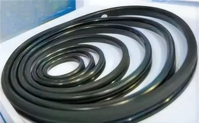 Differenzi bejn ċrieki tal-gomma u gaskits tal-flanġ magħmula minn materjali differenti